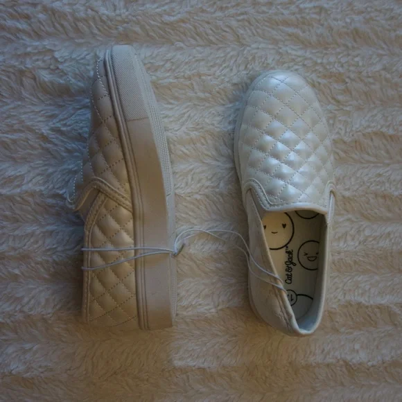 Cat & Jack Kids' White Slip-On Sneakers - Picture 6 of 10